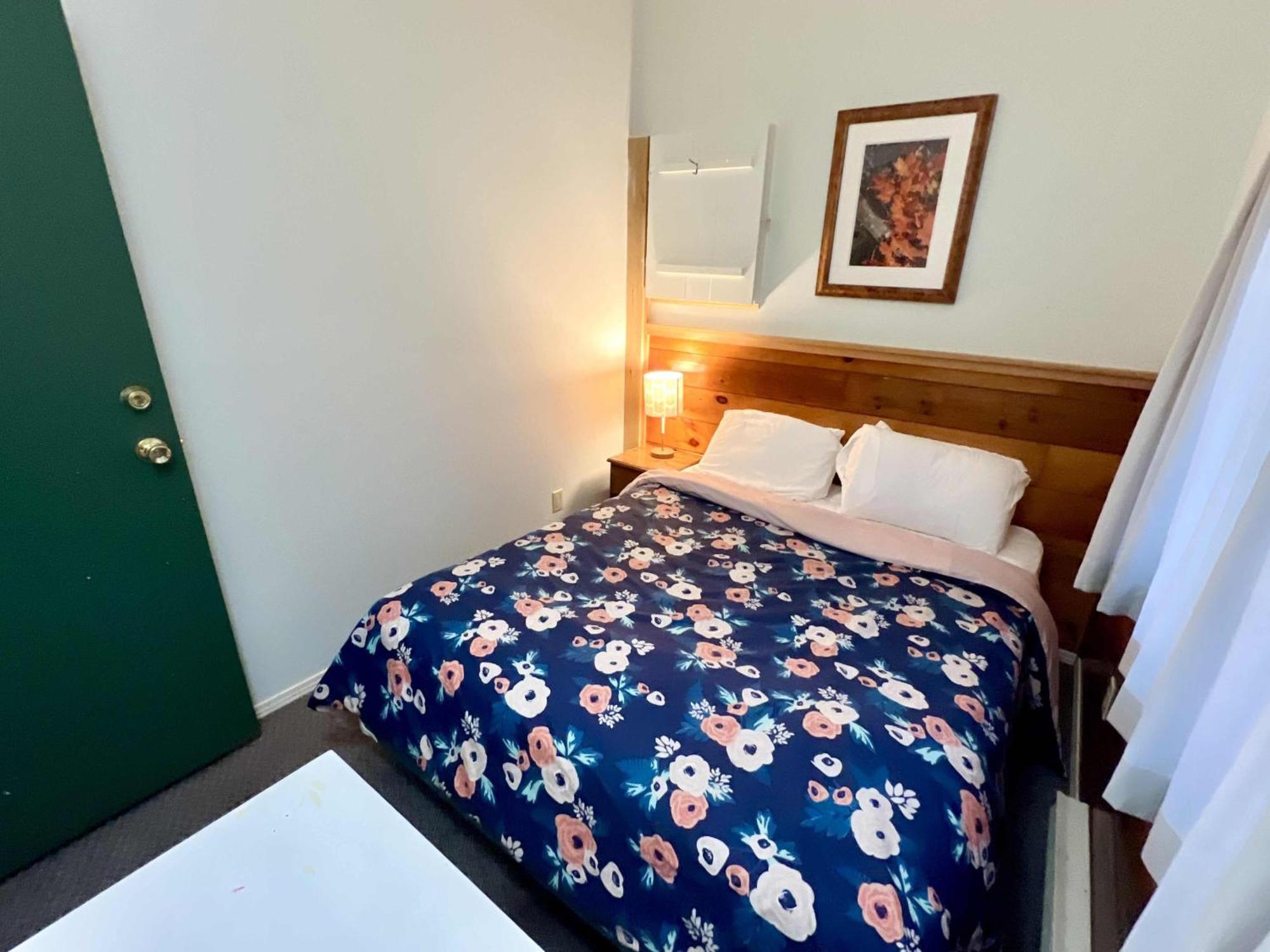 High Falls Bay Cottages, Camping & Waterpark Bracebridge Bagian luar foto