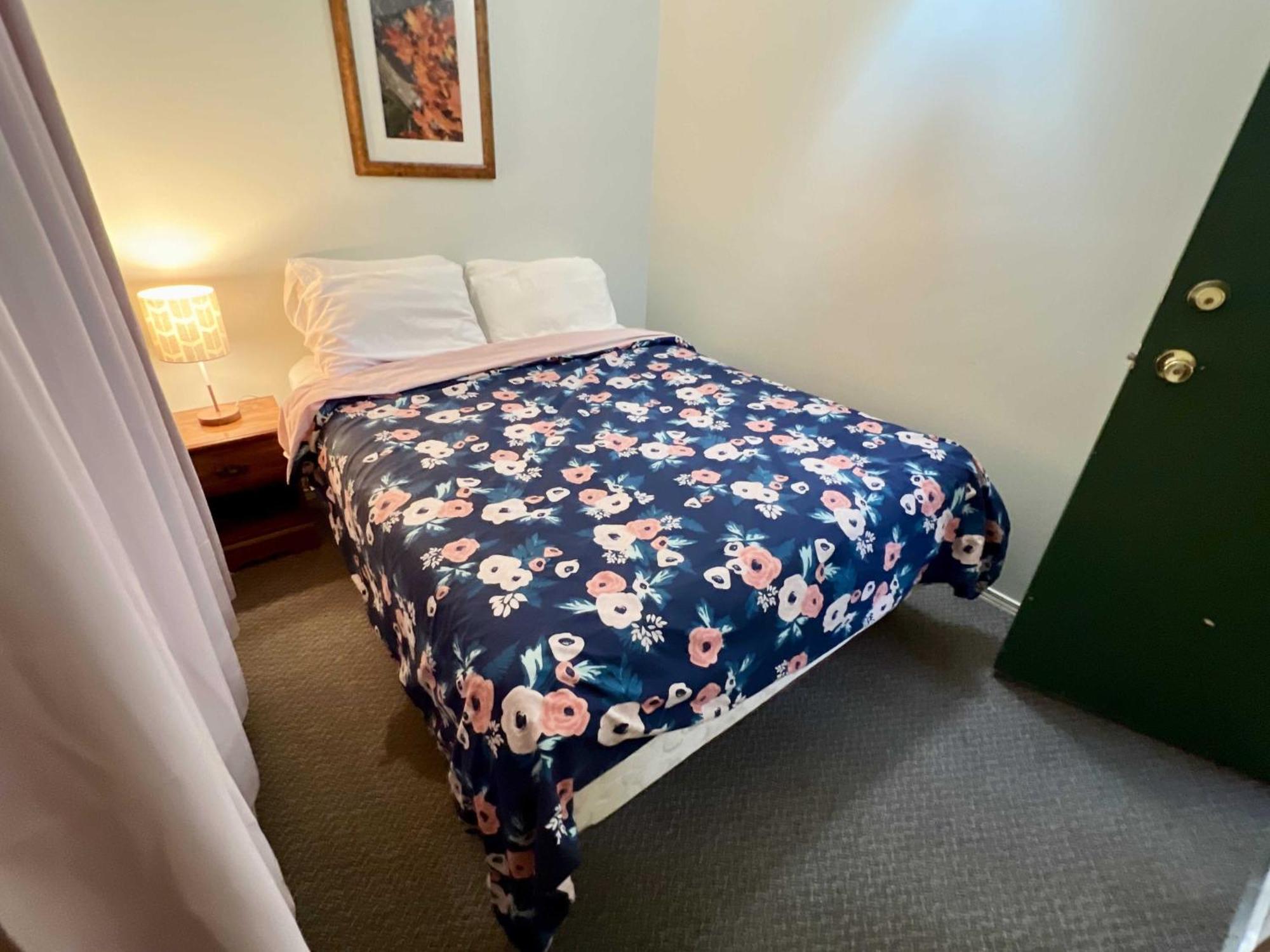 High Falls Bay Cottages, Camping & Waterpark Bracebridge Bagian luar foto