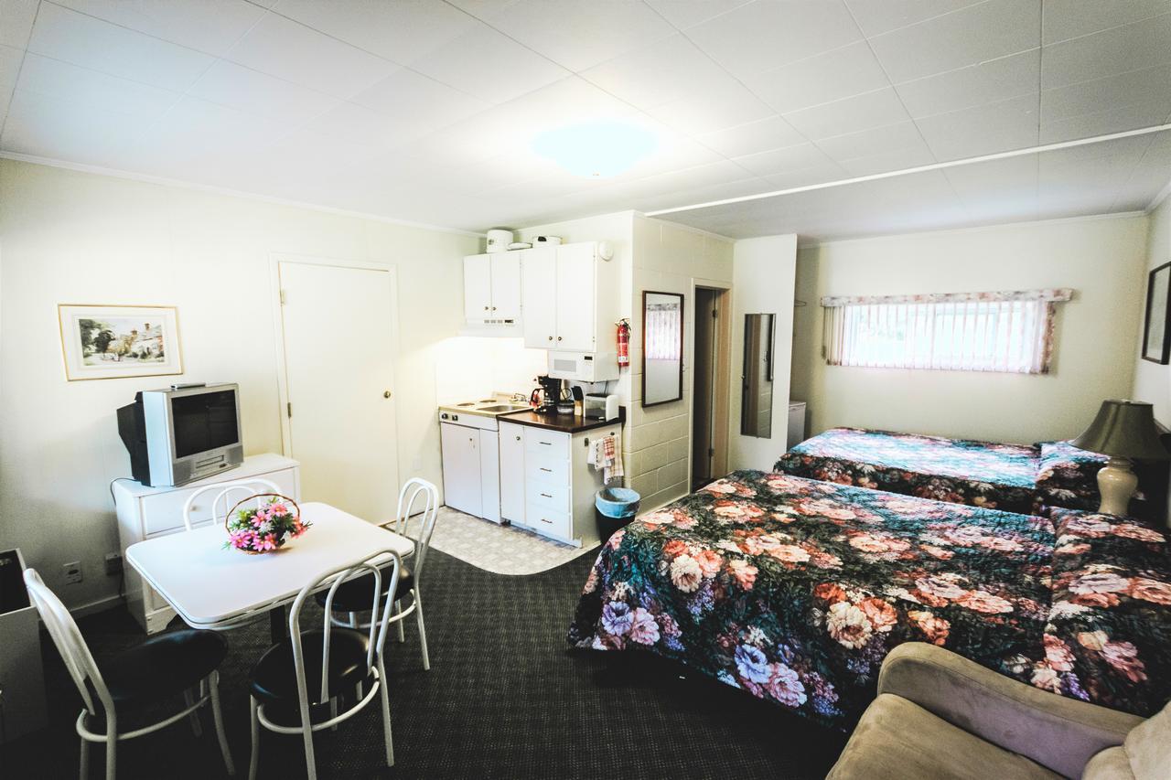 High Falls Bay Cottages, Camping & Waterpark Bracebridge Bagian luar foto