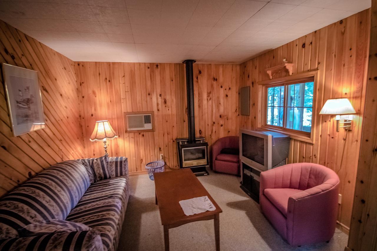 High Falls Bay Cottages, Camping & Waterpark Bracebridge Bagian luar foto