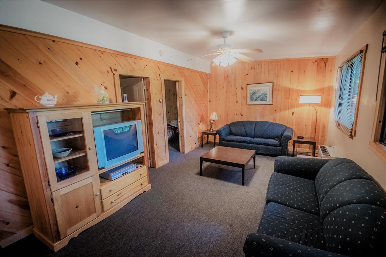 High Falls Bay Cottages, Camping & Waterpark Bracebridge Bagian luar foto