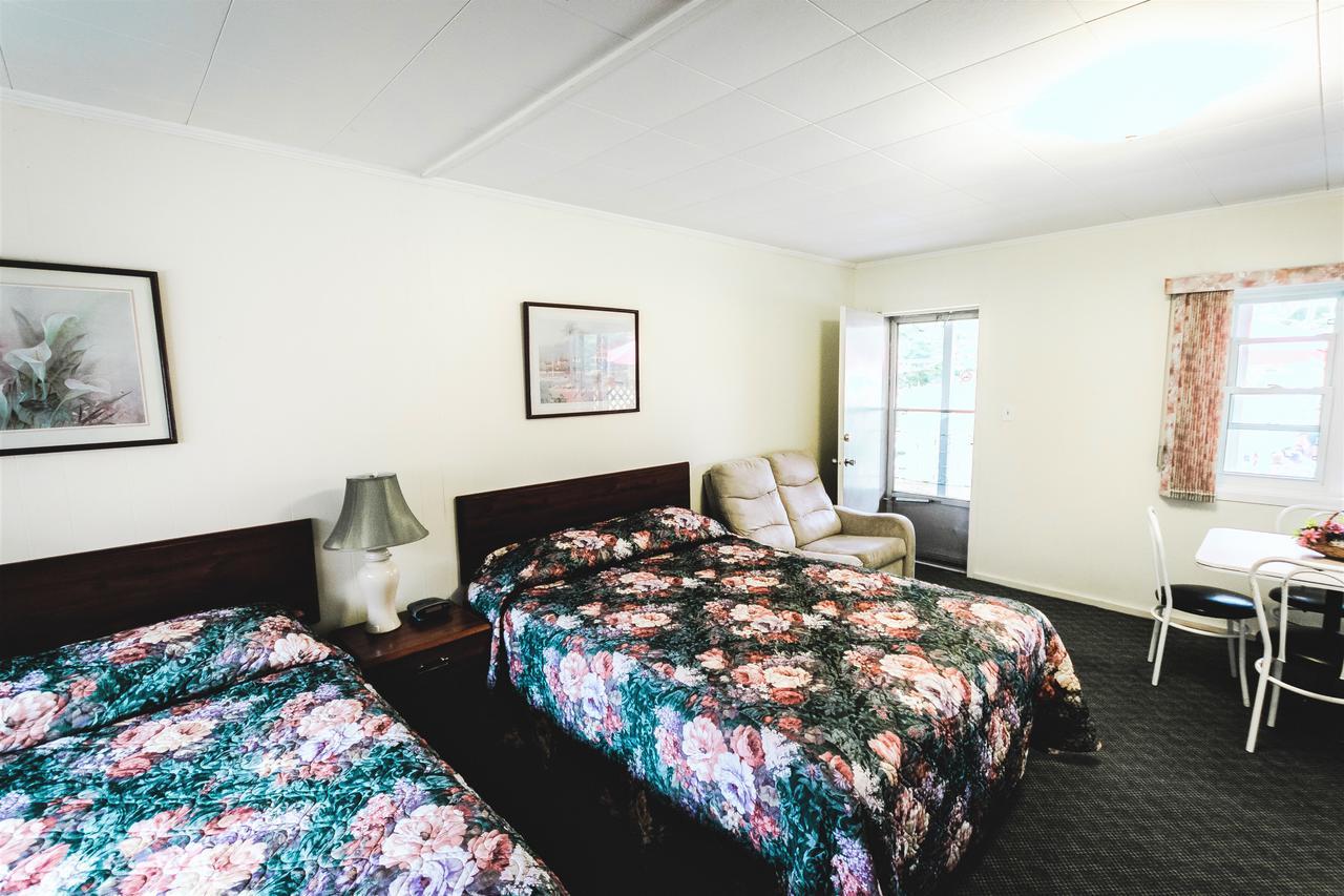High Falls Bay Cottages, Camping & Waterpark Bracebridge Bagian luar foto